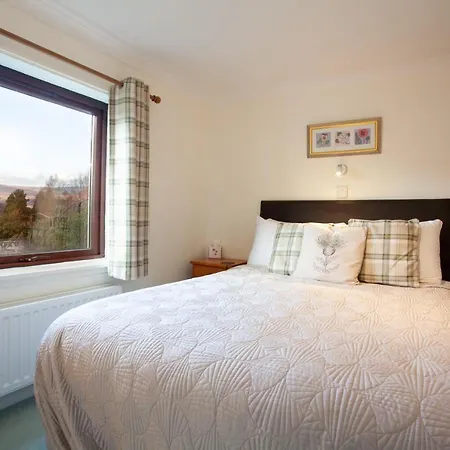 Lochview House *