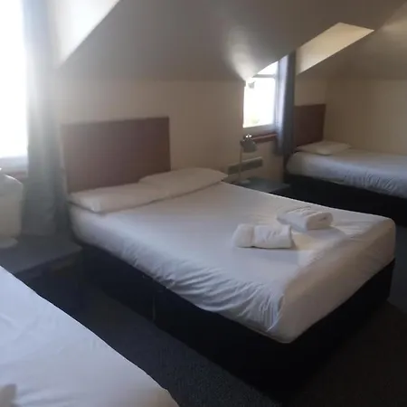 Bank Street 3*