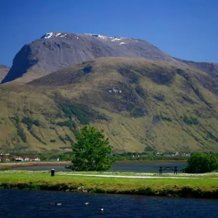 Conaglen, Glenloch View, William 2-bedroom Loch Side Flat Apartment *