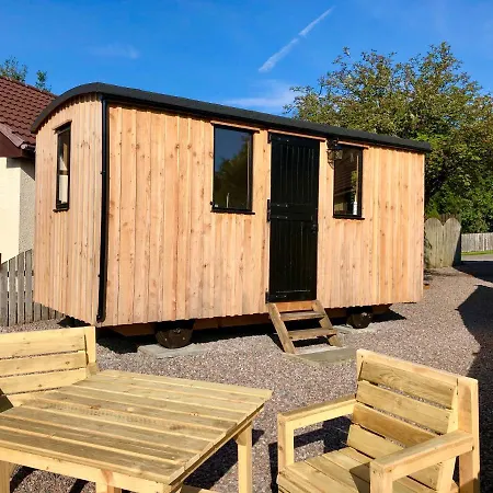 Per Ardua Shepherds Hut Fort William