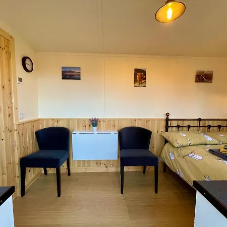 Apartment Per Ardua Shepherds Hut