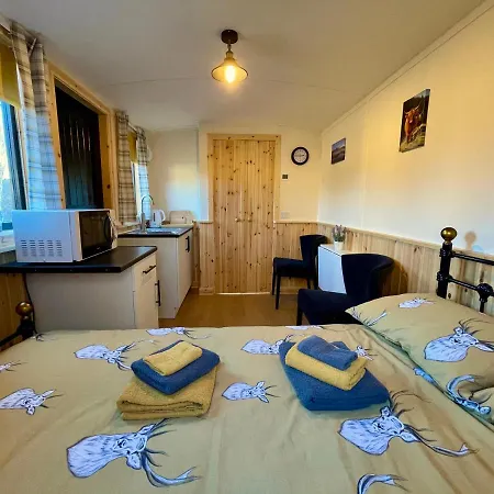 Per Ardua Shepherds Hut Apartment