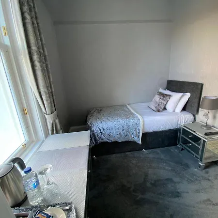 Ashburn House Bed & Breakfast 4*