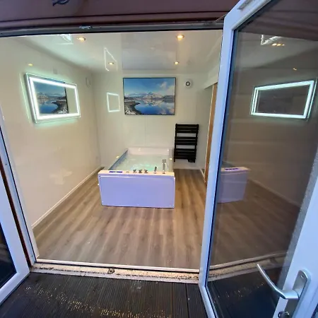 Apartment Highland - Ben View & Jacuzzi Bath Fort William