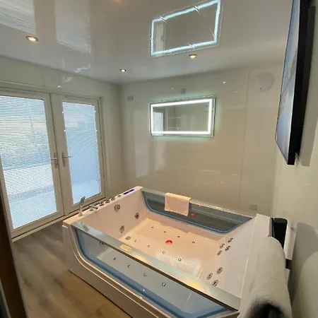 Apartment Highland - Ben View & Jacuzzi Bath
