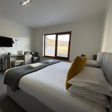 Highland - Ben View & Jacuzzi Bath Apartment