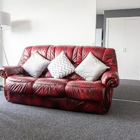 Loch & Hill View Apartment