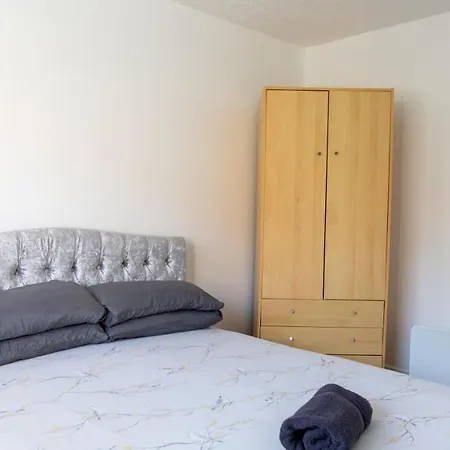 Loch & Hill View Apartment *