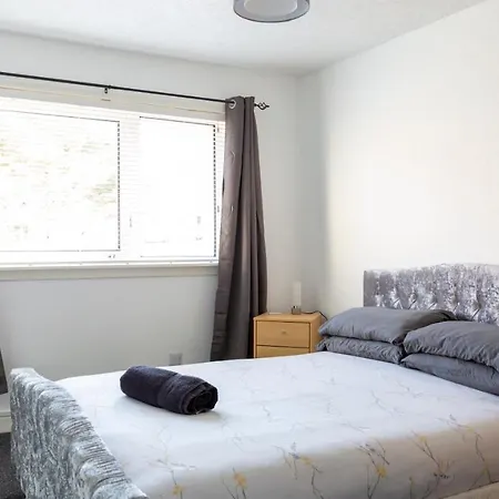 Loch & Hill View Apartment *