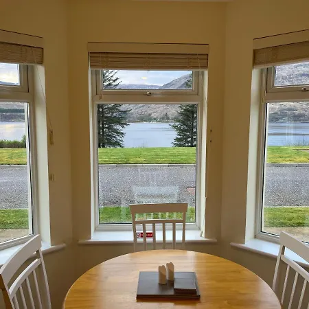 Corran, Glenloch View, William 2-bedroom Loch Side Flat * Fort William