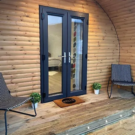 Apex Pod & Jacuzzi Bath