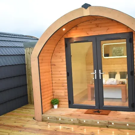 Apex Pod & Jacuzzi Bath *