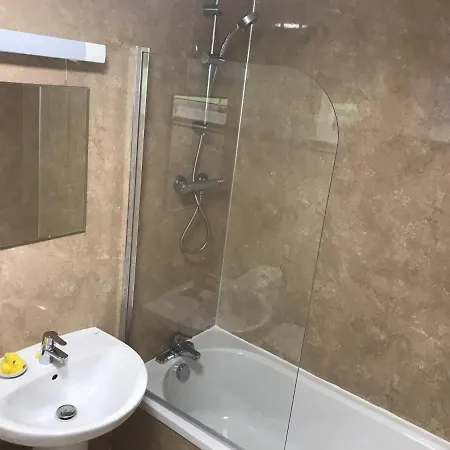 Conaglen, One Bedroom With Stunning Views. Apartment