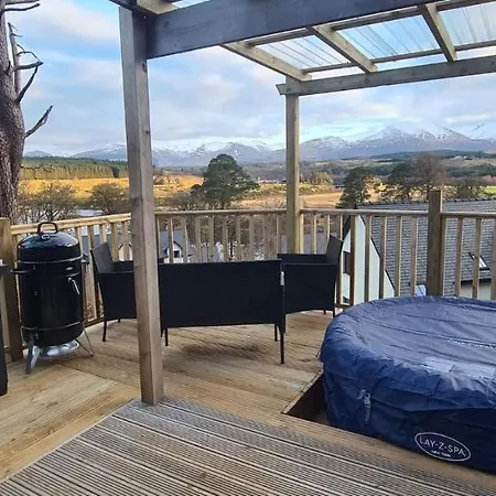 Nadurra But And Ben - Where The Ordinary Becomes Extraordinary Fort William