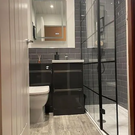Nevis Located In William Centre Apartment *