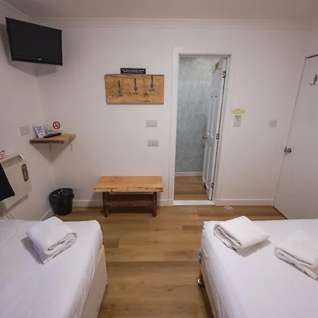 Roam West Hotel