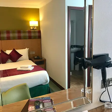 Clan Macduff Hotel
