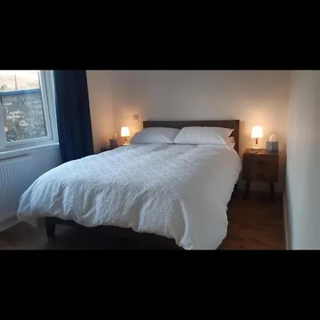 Tramore - Self Contained 1 Bedroom Unit - King Size Bed - Free Private Parking - 3 Miles From William High Street
