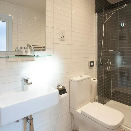 Lochiel Guest house *