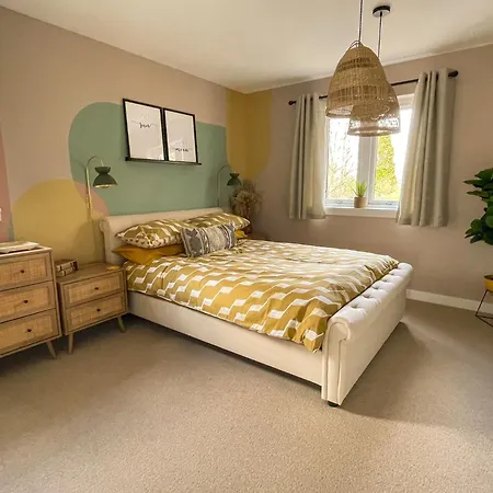 Stylish, With Open-plan Living *