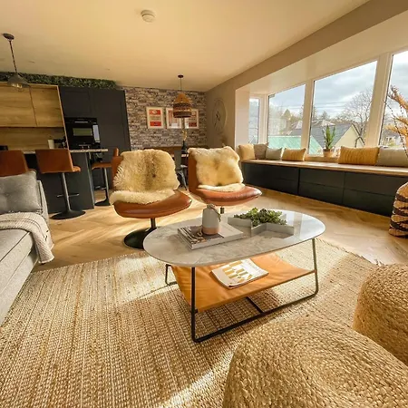 Stylish, With Open-plan Living Holiday home *