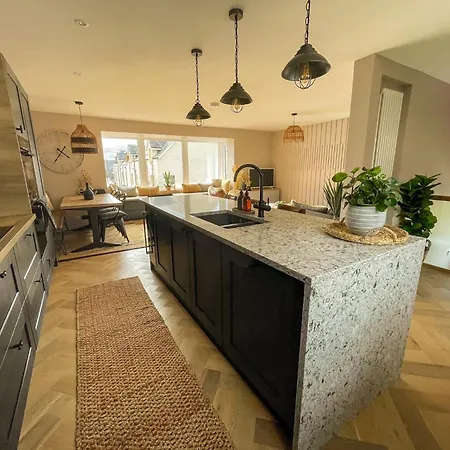Stylish, With Open-plan Living * Fort William