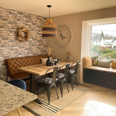 Stylish, With Open-plan Living Fort William
