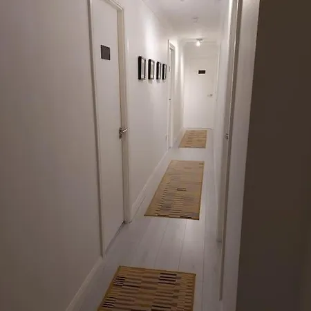 Guest At Black Sheep Bunkhouse Apartment *