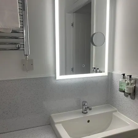 5 Sheraton Apartment *