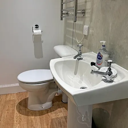 The Garden Flat Apartment