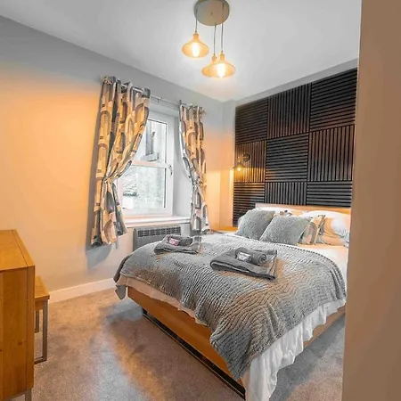 High Street Hideaway Apartment *
