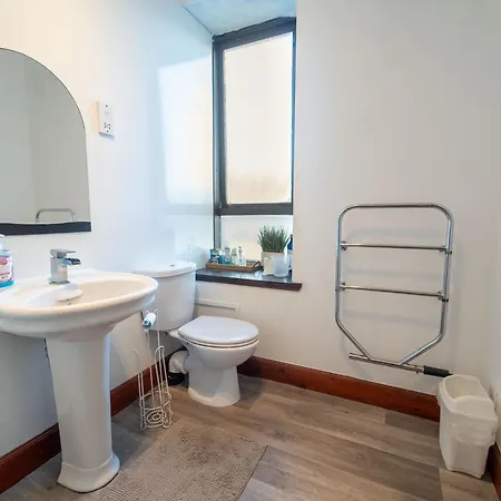 Prime Location In High Street Hostel