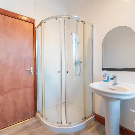 Prime Location In High Street Hostel *