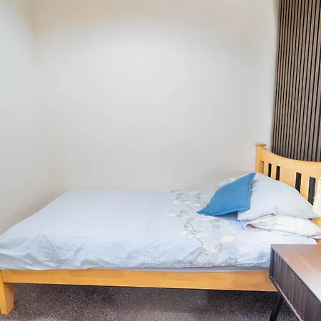 Prime Location In High Street Hostel *