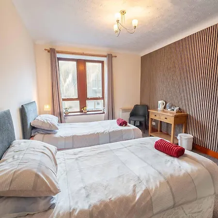 Prime Location In High Street Hostel Fort William
