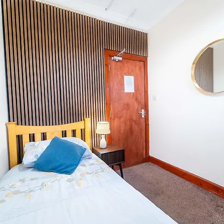 Hostel Prime Location In High Street *