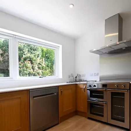 Heathercroft House-Modern 3 Bed House With Stunning Views Apartment