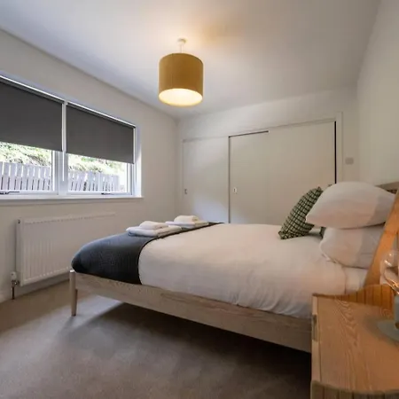 Heathercroft House-modern 3 Bed House With Stunning Views Apartment *