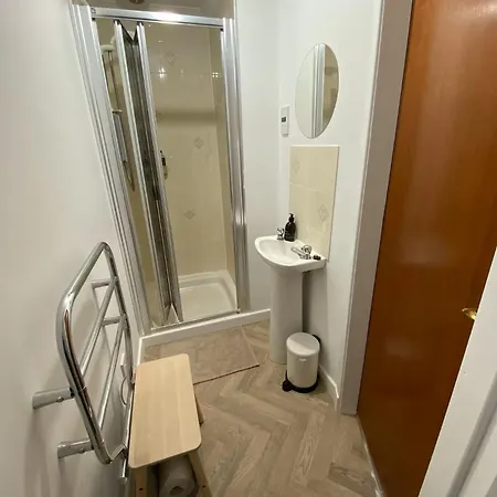 Heathercroft Apartment-quiet, 2 Bed Apartment