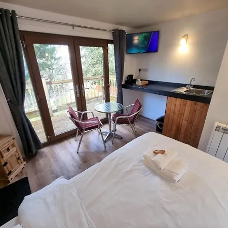 Hotel Roy Bridge