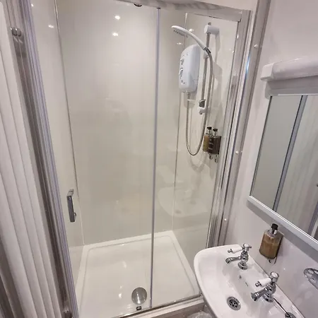 Roy Bridge Hotel 3*
