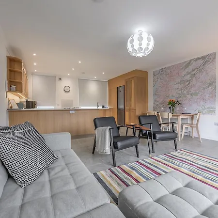 Apartment Heathercroft Apartment-quiet, 2 Bed