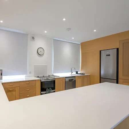 Heathercroft Apartment-quiet, 2 Bed