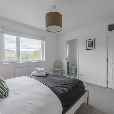 Heathercroft House-modern 3 Bed House With Stunning Views Apartment