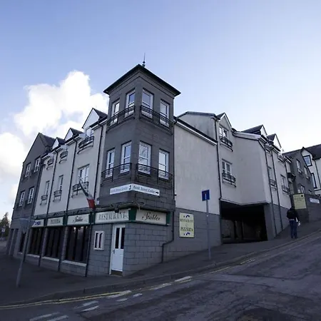 Bank Street 3*