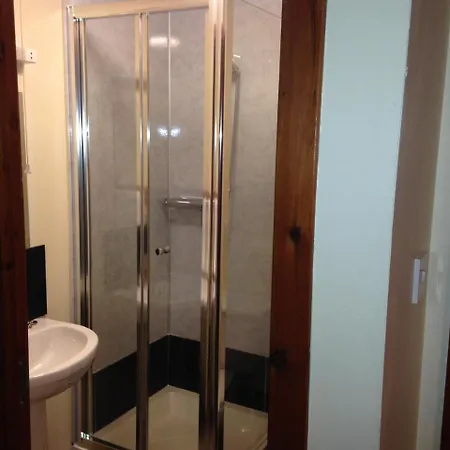 Bank Street 3*