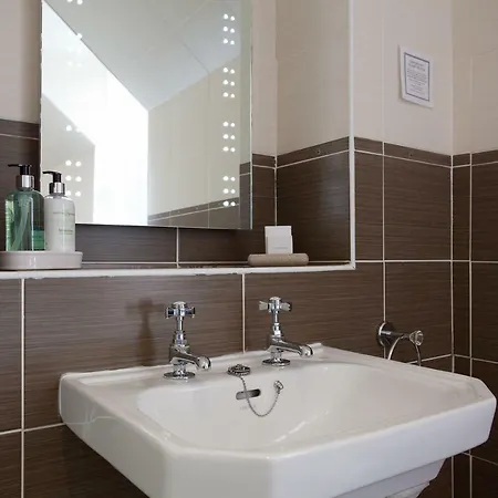 Bed & Breakfast Glentower Lower Observatory 4*