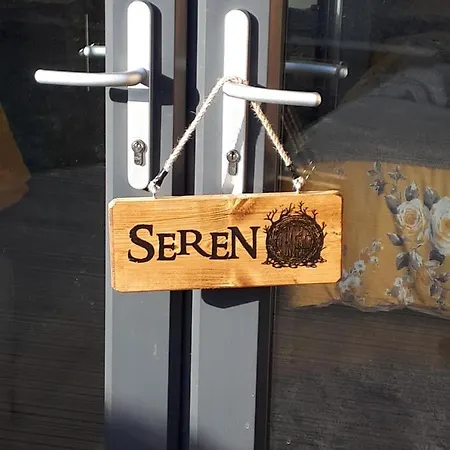 Seren Garden Pod Bed & Breakfast *