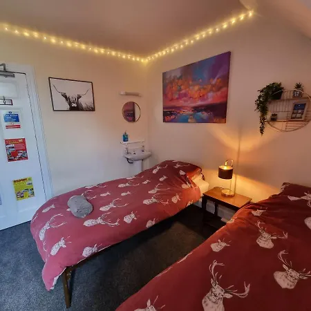 William Backpackers Hostel *